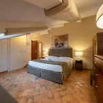 Valentina 4*